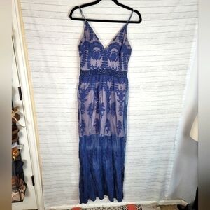 DRESS FORUM LA FLORAL EMBOSSED SHEER DROP WAIST MAXI DRESS IN PRAIRIE BLUE, SZ S